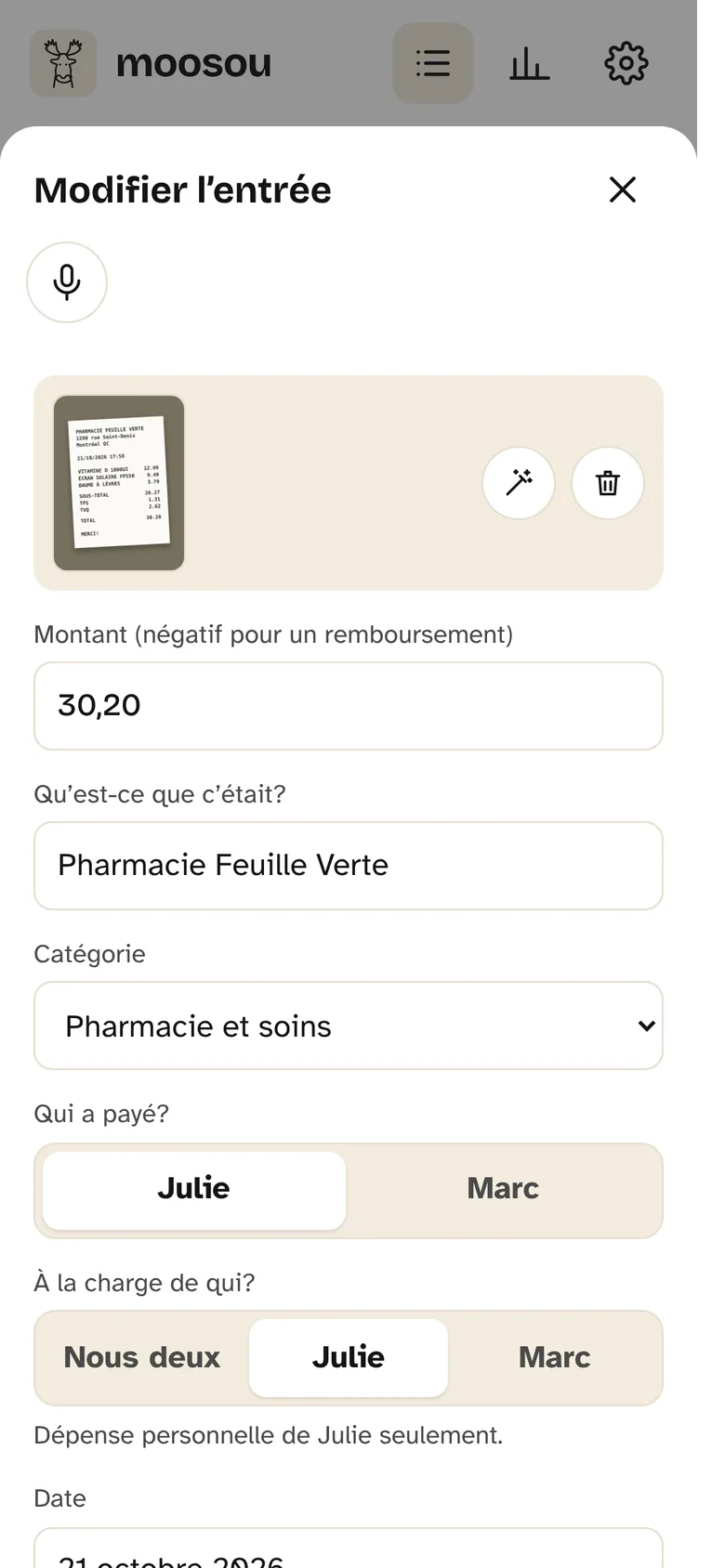 L’entrée lue sur le reçu : Pharmacie Feuille Verte, 30,20 $, Pharmacie et soins, payée par Julie, à la charge de Julie.